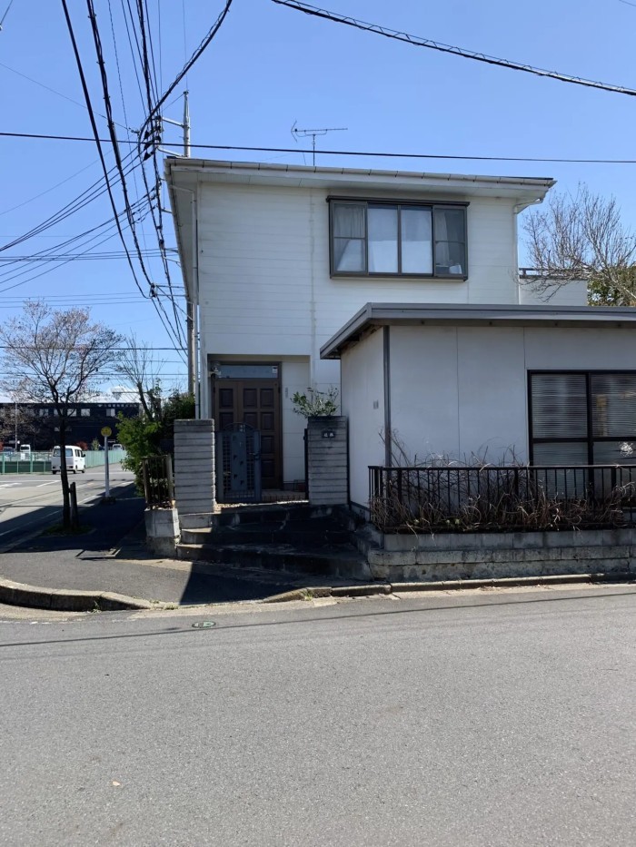 豊田市で電線にかかったカナメモチを安全に伐採｜住宅密集地での高木伐採事例 - After